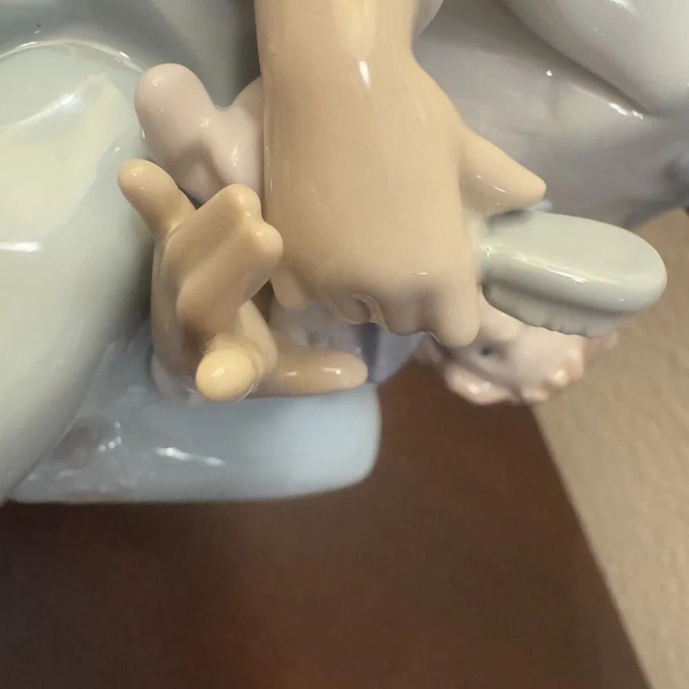 Lladro Figurine 5990 Thoughtful Caress Mint Condition No Box